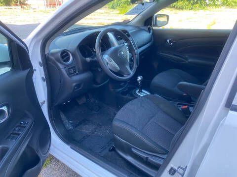 2018 Nissan Versa SV