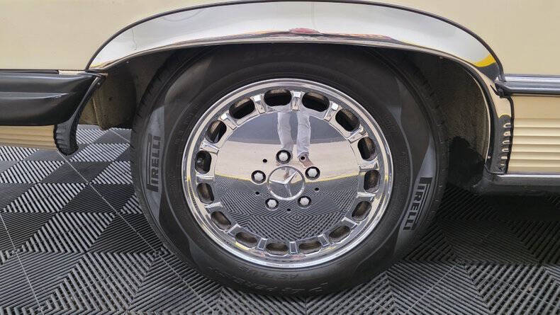 1986 Mercedes-Benz 560-Class 560 SL