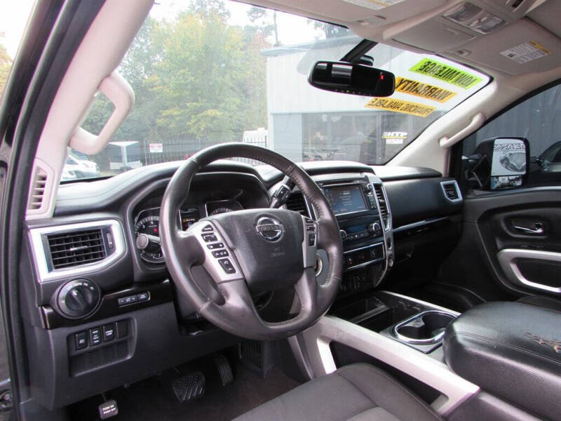 2017 Nissan Titan SV