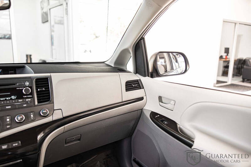2012 Toyota Sienna