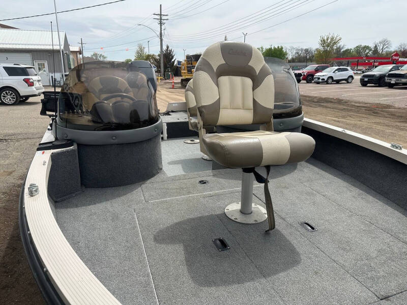 2002 Crestliner 1850 Fish Hawk
