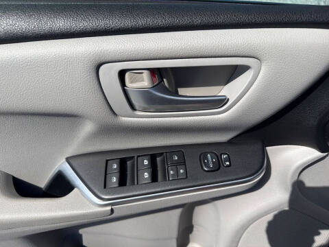 2015 Toyota Camry SE