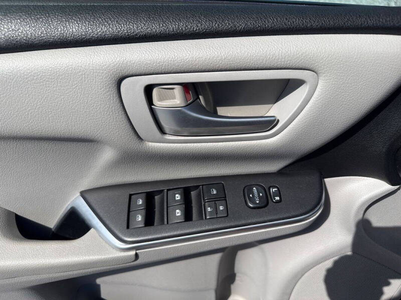 2015 Toyota Camry SE