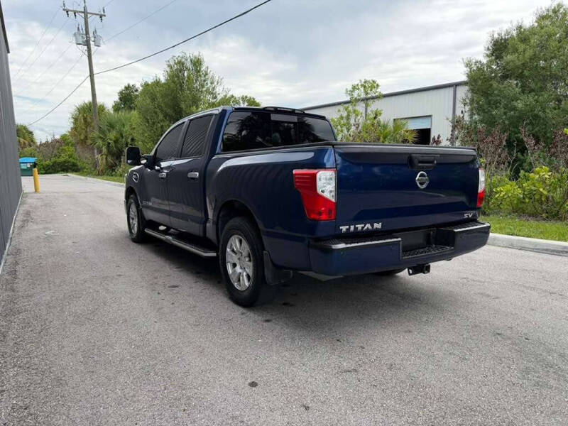 2017 Nissan Titan SV