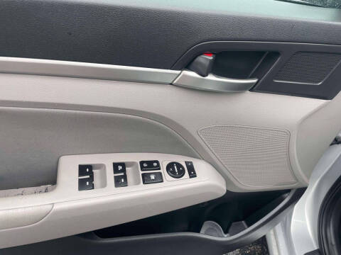 2019 Hyundai Elantra SE