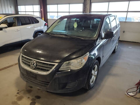 2010 Volkswagen Routan for sale at ALVAREZ AUTO SALES in Des Moines IA