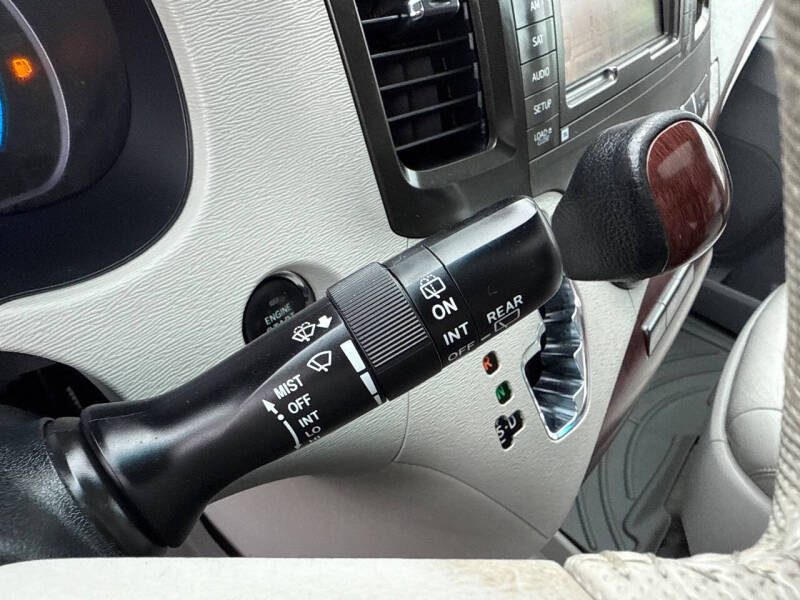 2013 Toyota Sienna XLE 7-Passenger Auto Access Seat