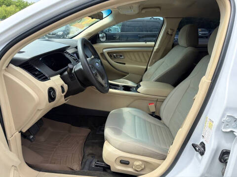 2018 Ford Taurus SE