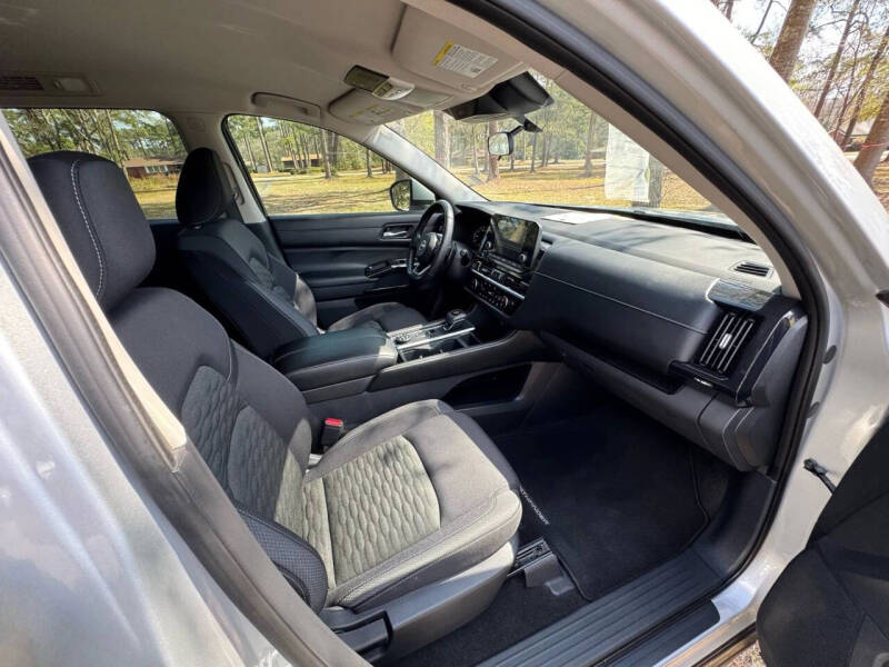 2022 Nissan Pathfinder SV