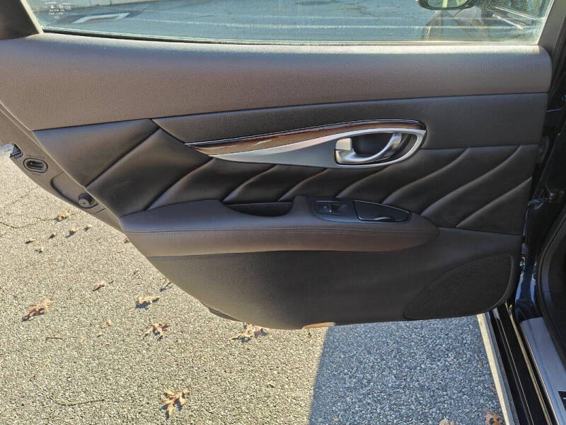 2016 Infiniti Q70L 3.7