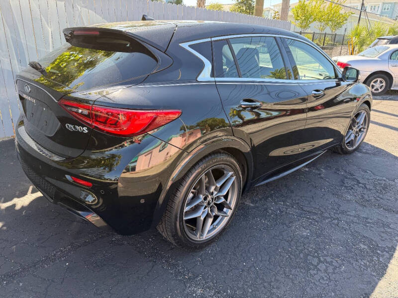2017 Infiniti QX30 Sport