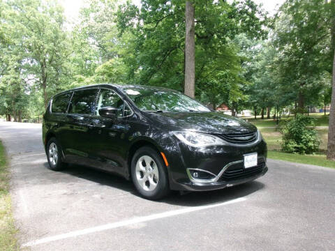 2017 Chrysler Pacifica Hybrid Touring Plus