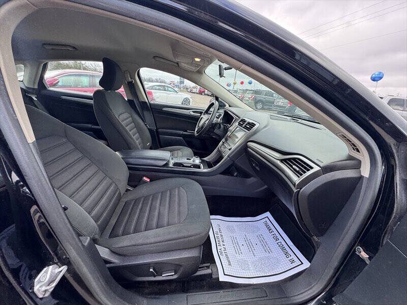 2017 Ford Fusion SE