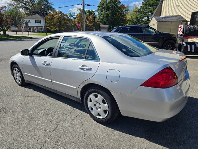 2007 Honda Accord for sale at QUEENSGATE AUTO SALES in York, PA