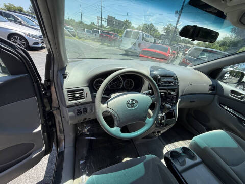 2005 Toyota Sienna LE 7 Passenger