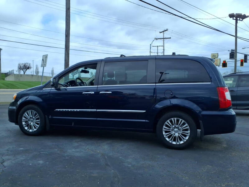 2016 Chrysler Town and Country Touring-L