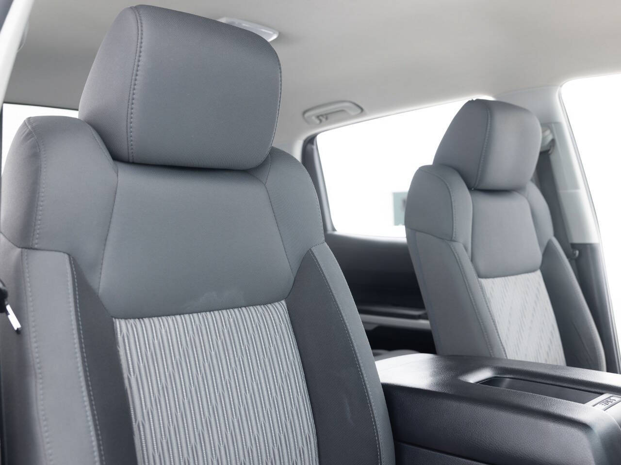 Used Car 2017 Toyota Tundra  Sr5 4x4 4dr Crewmax Cab Pickup Sb (5.7l V8 Ffv) For Sale Under $30,000 In Coal City, Illinois