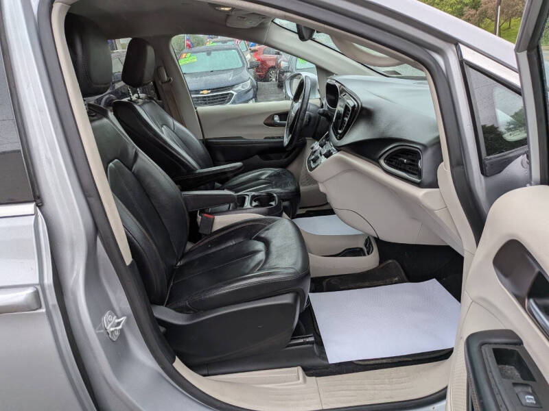 2017 Chrysler Pacifica Touring-L