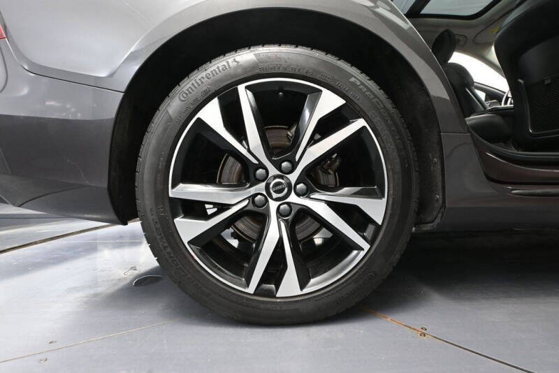 2024 Volvo S60 B5 Core Dark Theme
