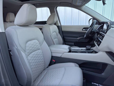 2022 Nissan Pathfinder SV