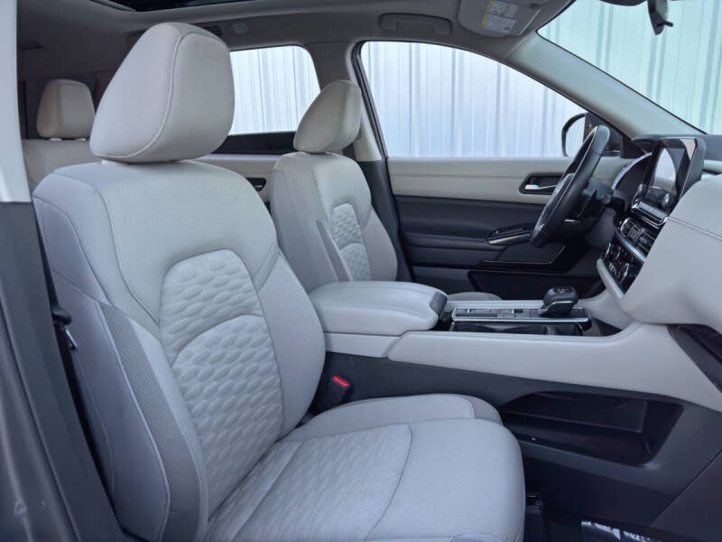 2022 Nissan Pathfinder SV