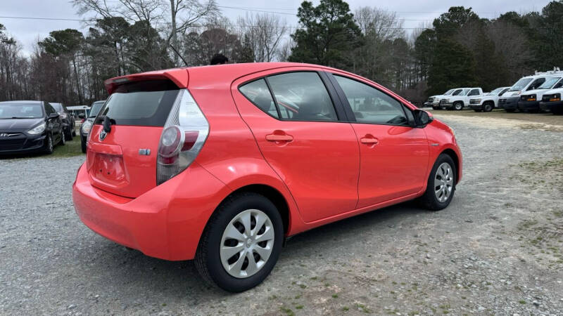 2013 Toyota Prius c Four photo 3