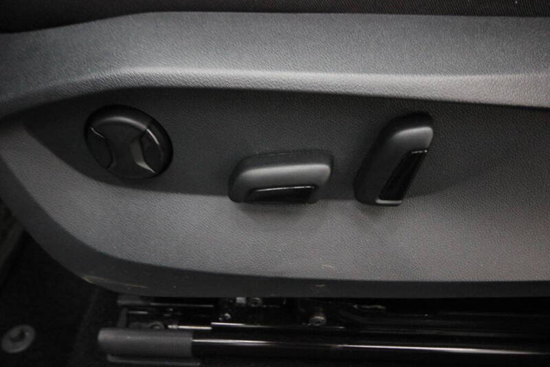 2025 Volkswagen Taos SEL 4Motion