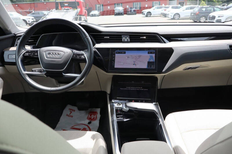 2024 Audi Q8 e-tron quattro Premium Plus