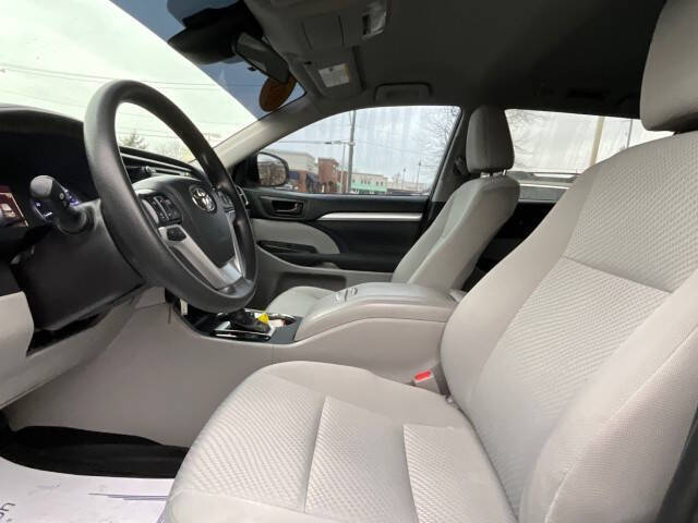 2019 Toyota Highlander LE