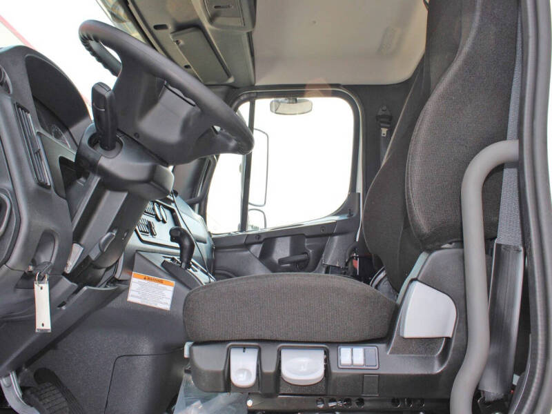 2024 Freightliner M2 106