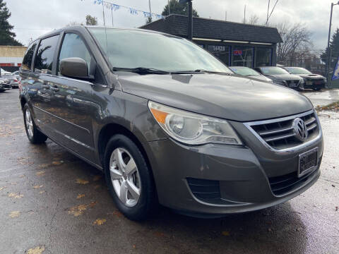 2010 Volkswagen Routan SE