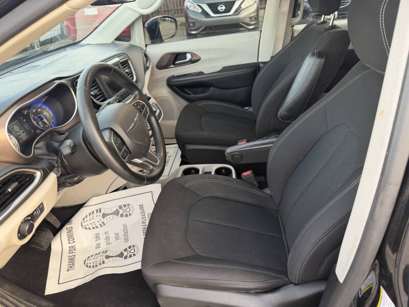 2021 Chrysler Voyager LX
