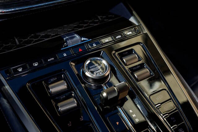 2025 Aston Martin DBX 707