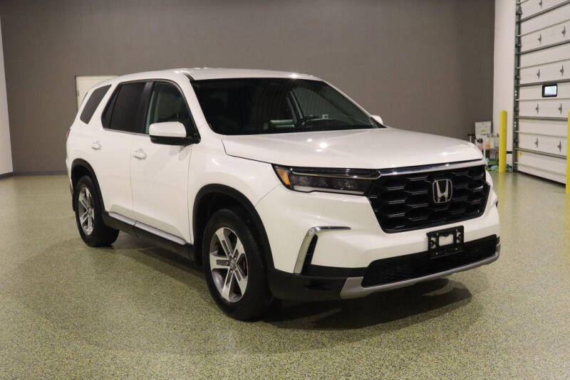 2023 Honda Pilot EX-L w/Rear Captain's Chairs