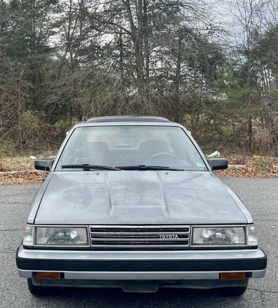 Look at a 1986 Toyota Camry Deluxe  YouTube