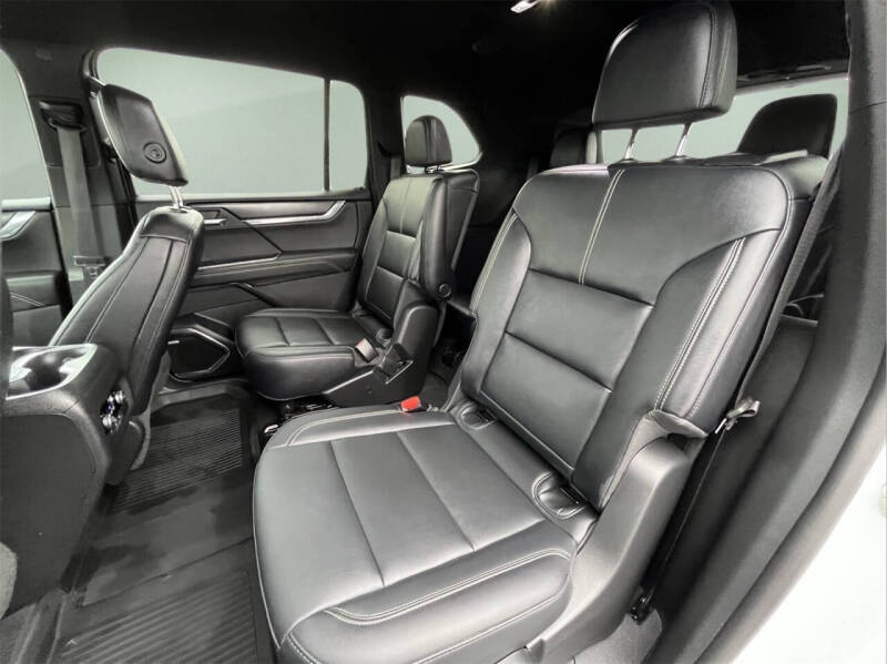 2024 GMC Acadia Elevation