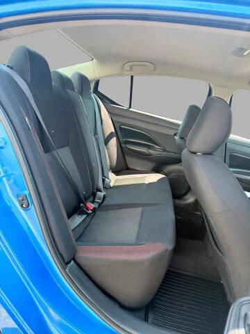 2022 Nissan Versa SR