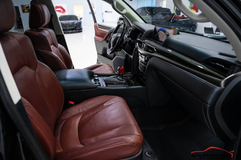 2021 Lexus LX 570 Three-Row