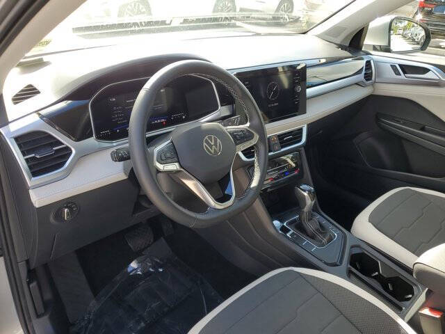 2025 Volkswagen Taos SE