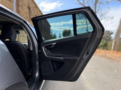 2018 Volvo V60 Cross Country T5 Premier