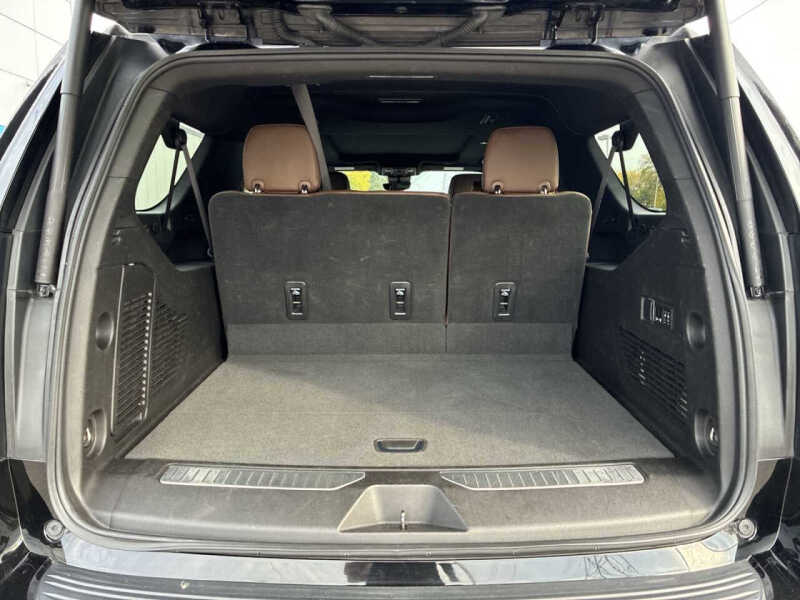 2023 Chevrolet Suburban High Country