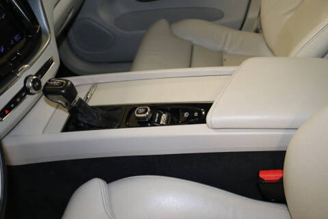 2019 Volvo XC60 T5 Momentum