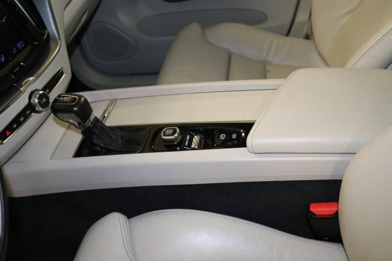 2019 Volvo XC60 T5 Momentum