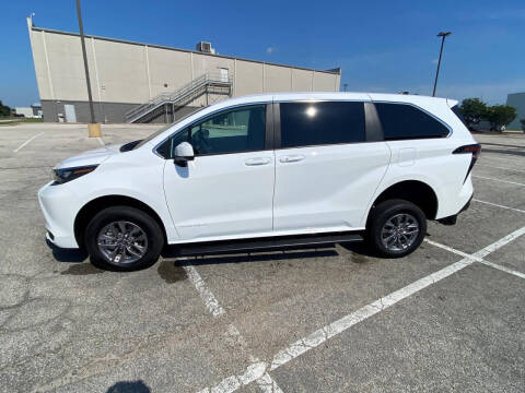 2025 Toyota Sienna LE 8-Passenger