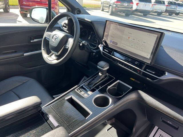 2025 Toyota Sienna Woodland Edition