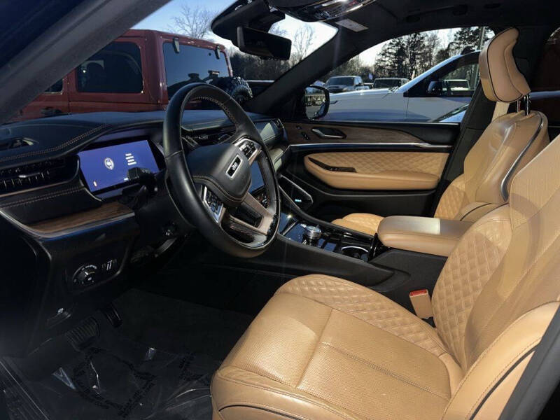 2022 Jeep Grand Cherokee Summit