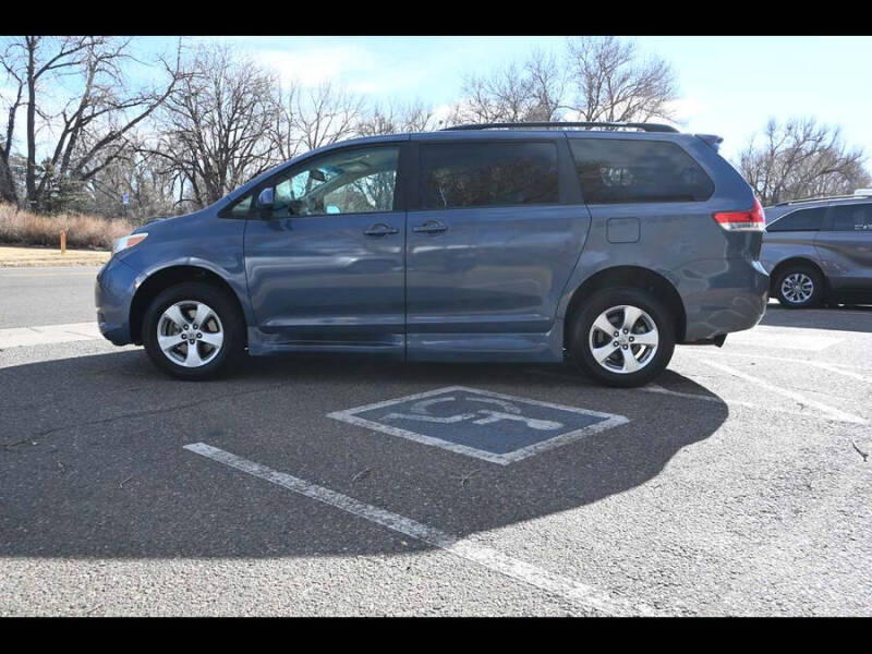 2013 Toyota Sienna LE Mobility 7-Passenger