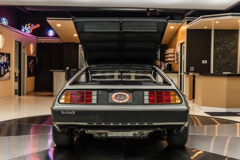 1981 DeLorean DMC-12