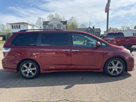 2017 Toyota Sienna SE Premium 8-Passenger