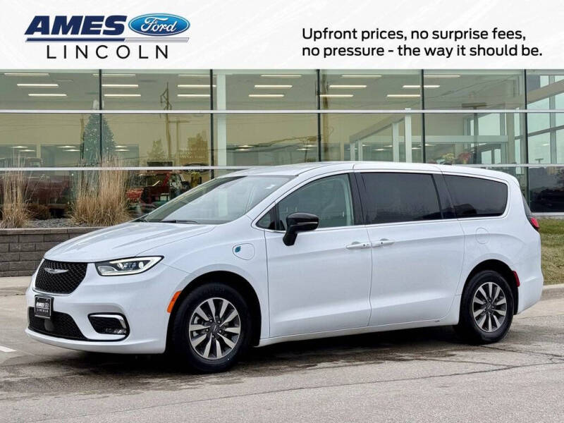 2024 Chrysler Pacifica Plug-In Hybrid Select